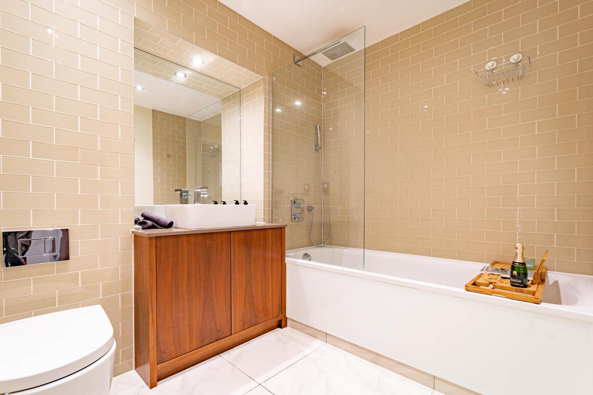 Stylish And Comfortable Canary Wharf Apartment Perfect For Long Stays Лондон Екстериор снимка